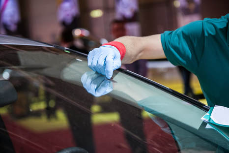 worker repairing a chipped windshield